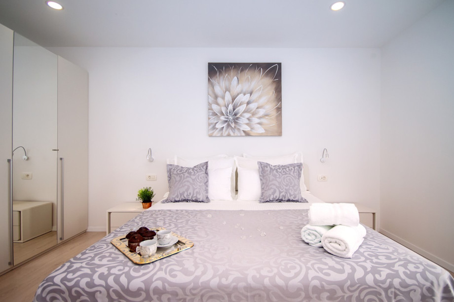 Bedroom No4: double bed 180x200, AC, bathroom shared with bedroom No5- 1st floor