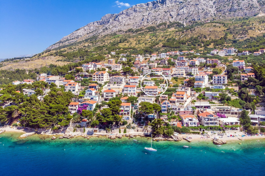 Ideal location of the property, only 90m from the beach, open sea view