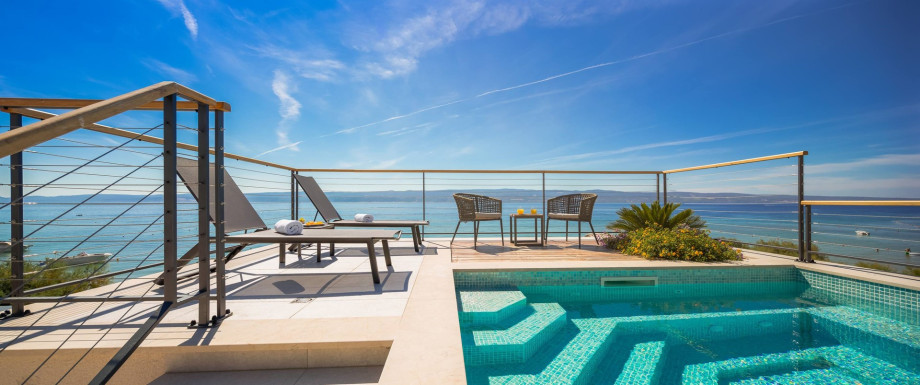 Riesiger 14 m2 großer Whirlpool auf dem Dach und freier Blick auf die Adria