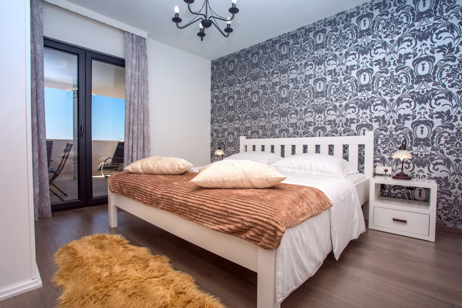 Bedroom No4 with king size bed, exit to terrace (shared with Bedroom No2) with sea and pool view, A/C, TV