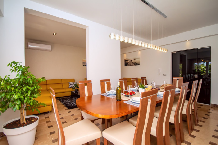 Comfortable dining and living area with direct exit to the outdoor dining area