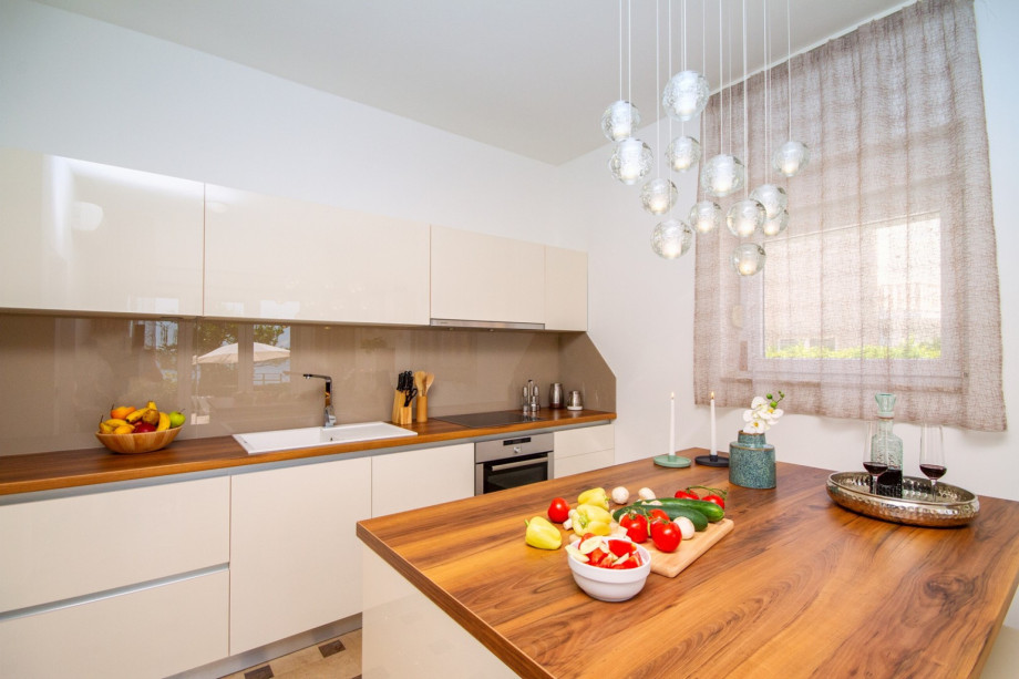 Fully equipped kitchen with exit to the outdoor dining area