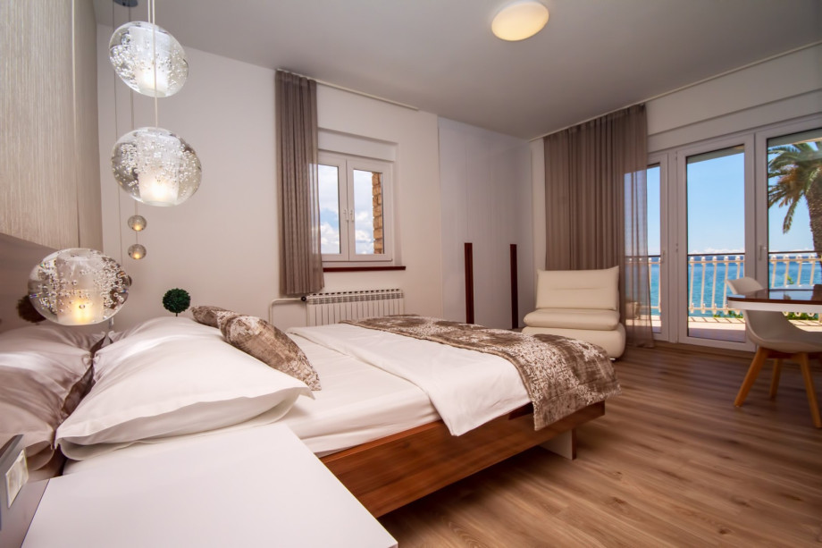 Bedroom No5 with queen bed, sofa bed, balcony, ensuite bathroom