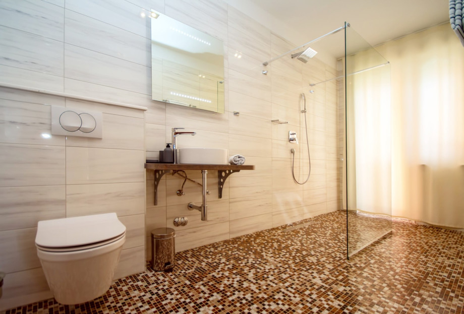 One of 7 ensuite bathrooms with shower