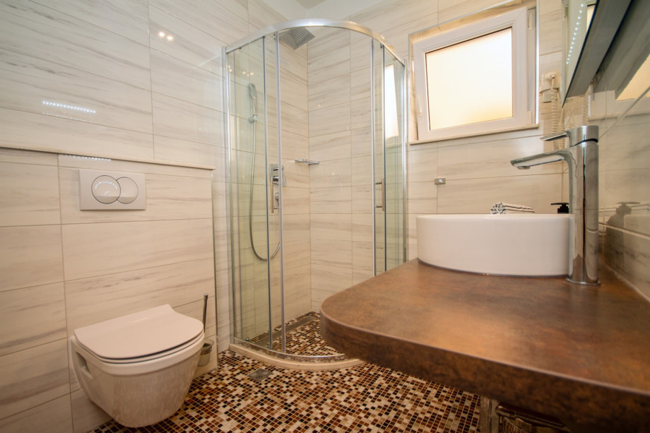 One of 7 ensuite bathrooms with shower