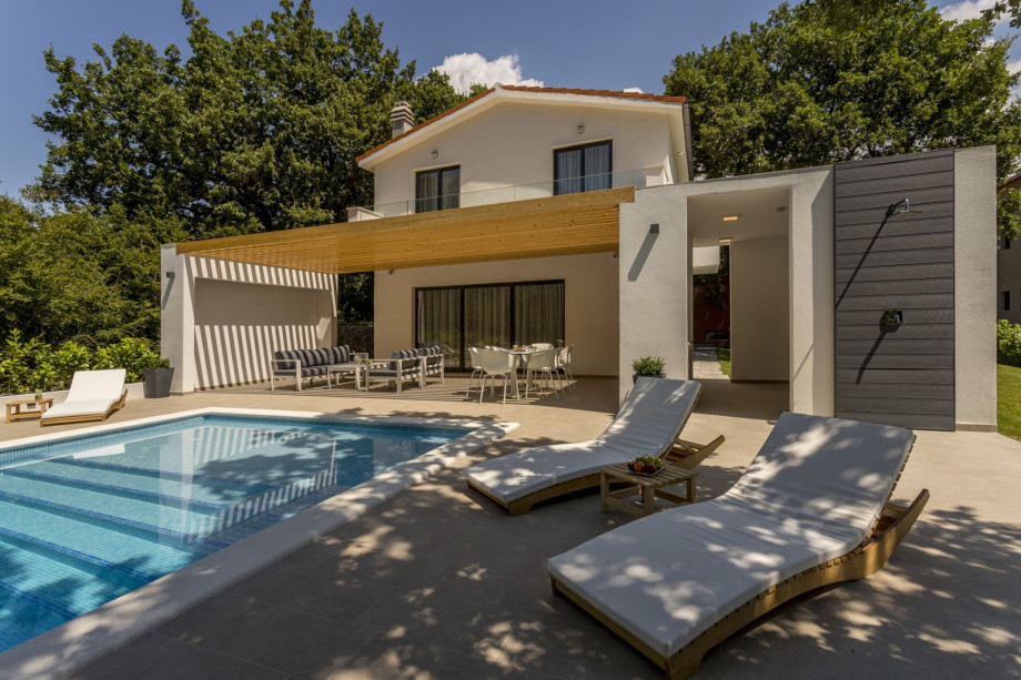 Fully air-conditioned, free WiFi, stylish and comfortable interior and exterior