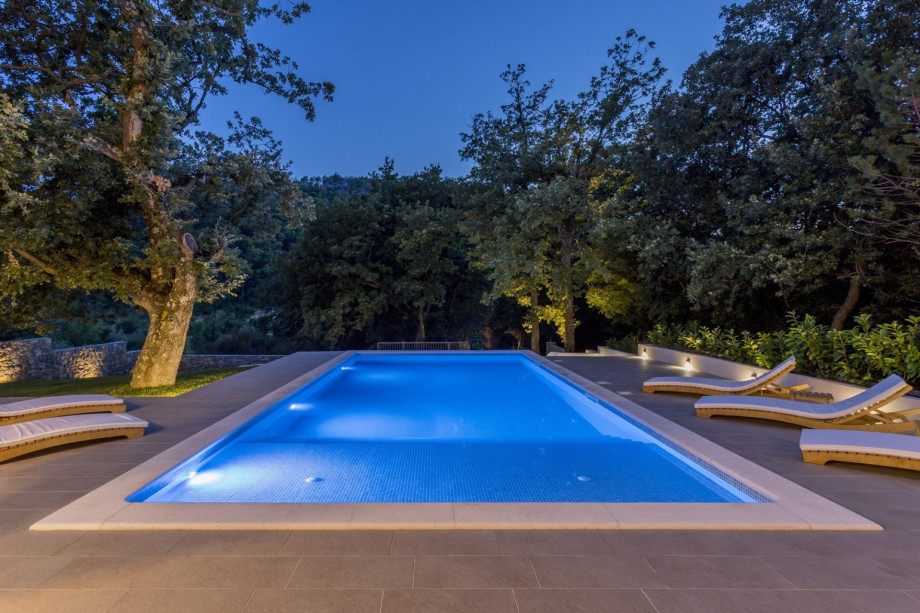 Come to Villa Ventura and stay at luxurious accommodation 30min from town Split