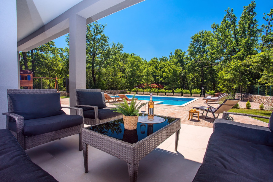 Outdoor lounge corner facing the refreshing pool