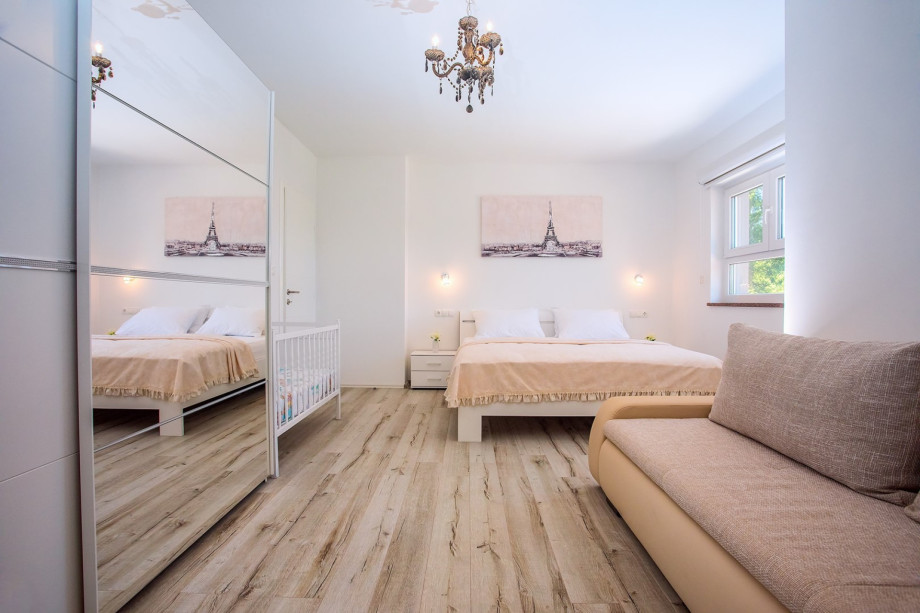 Bedroom No3 with king-size bed 180x200cm, baby cot, sofa