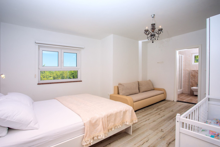 Bedroom No3 with king-size bed 180x200cm, baby cot, sofa