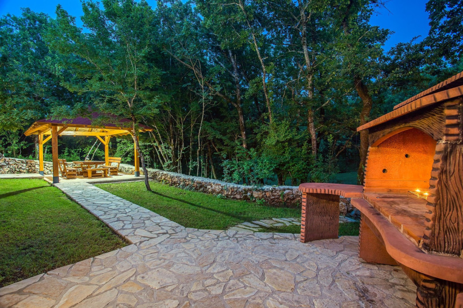 Covered  outdoor dining area for 12 people with traditional BBQ
