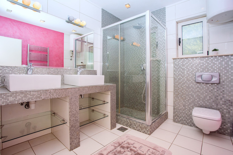 Spacious family bathroom No1 with a shower and two sinks