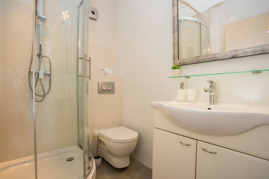 Family bathroom No3 with shower.