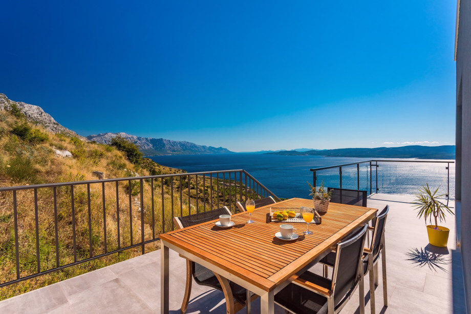 Outdoor dining table with 6 chairs with amazing views on surrounding Islands