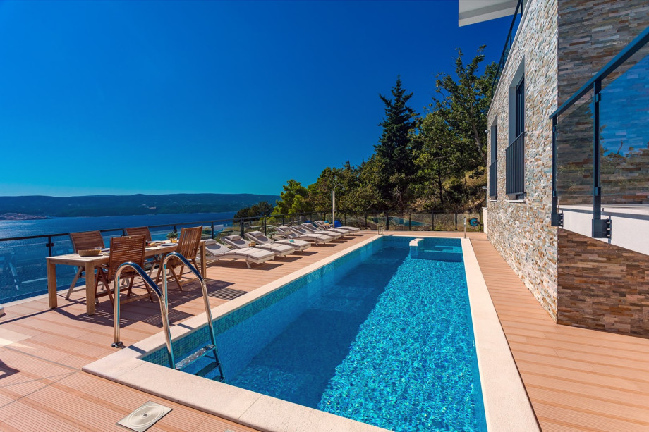 Villa offers opened and amazing sea views