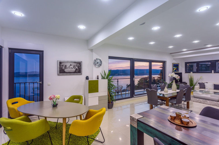 Spacious living area for a group of 10 persons