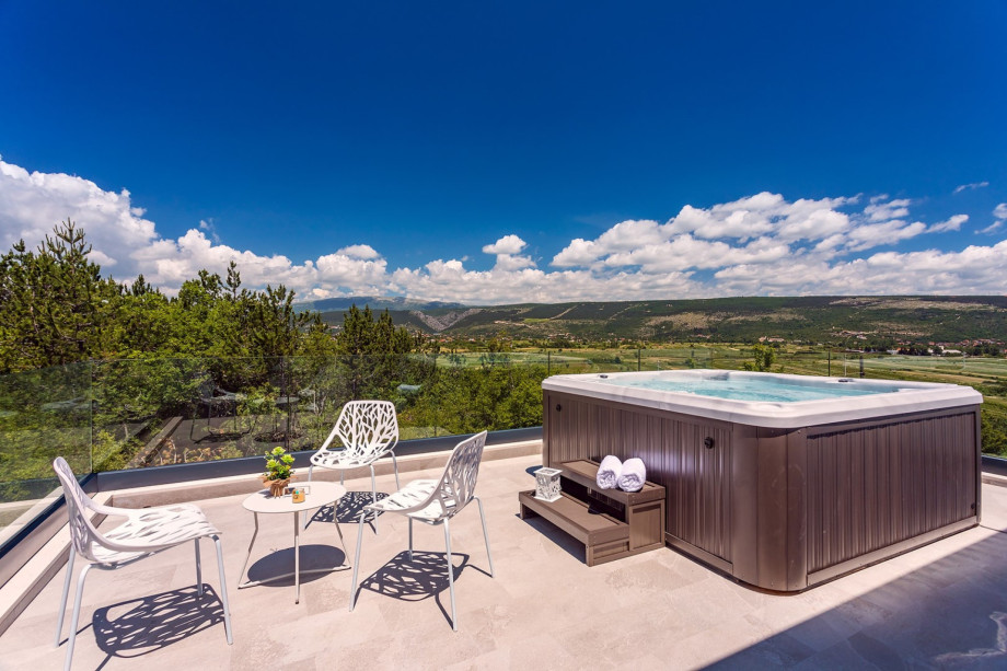 Whirlpool for 6 persons and amazing nature views