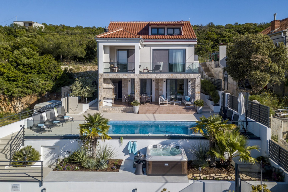 Newly built and offers a very comfortable stay in a stylish and fully equipped interior