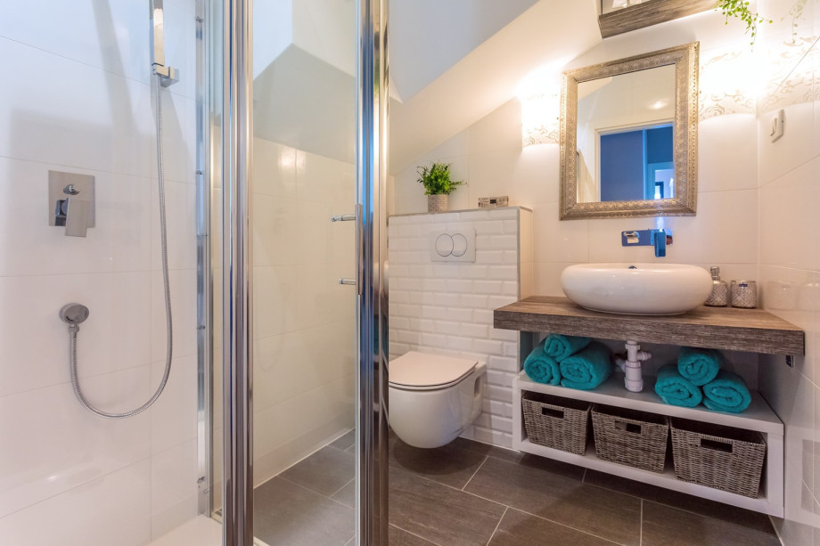 En-suite bathroom with shower