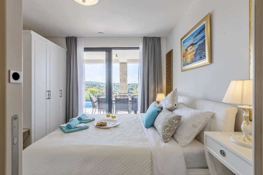 Bedroom No 3 with double bed 160x200cm, air-condition, en suite bathroom with shower