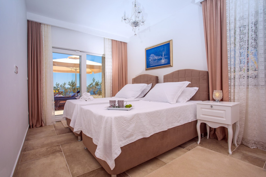 Bedroom No2 with 2 single beds 100x200 cm, TV, AC