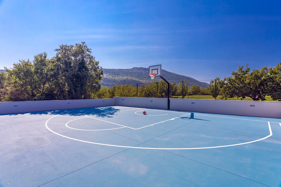 Play basketball with your friends or family on the huge playground