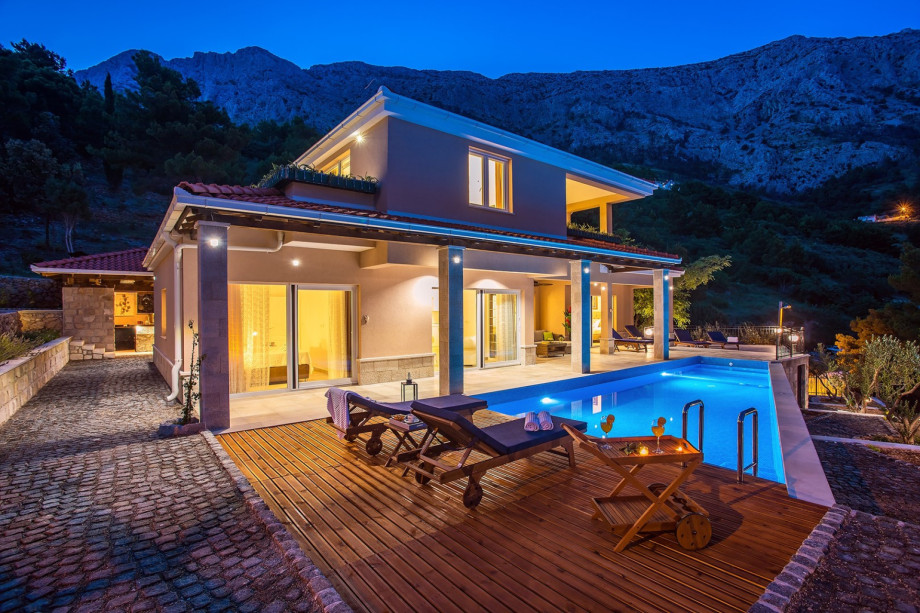 Visit us in Middle Dalmatia where sea, mountain, river mix to a unique landscape