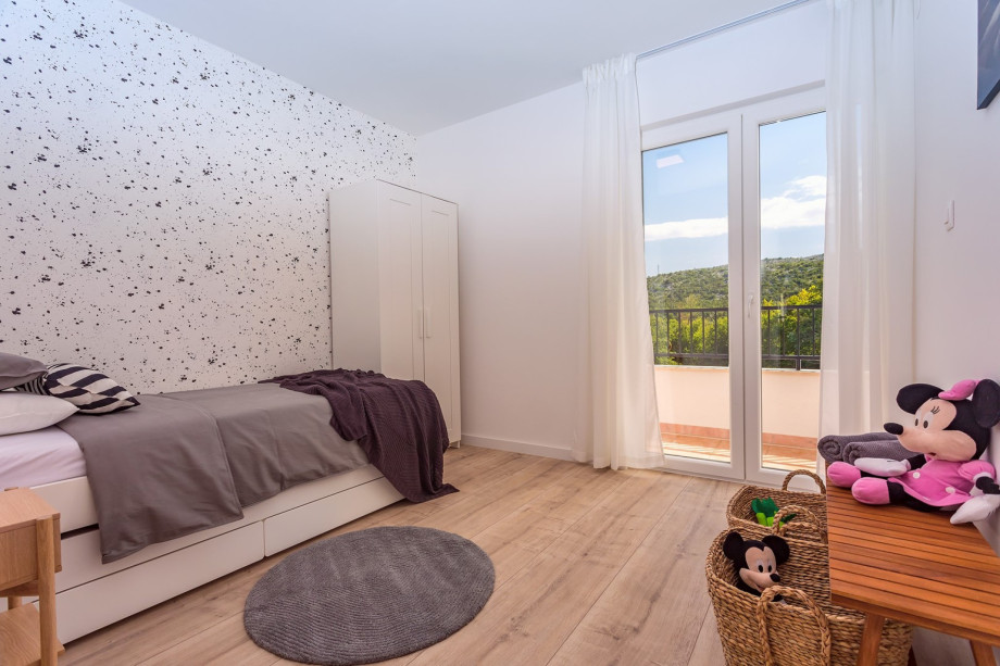 Bedroom No5 with 120x200cm bed with an additional 90x200cm bed (added as needed)