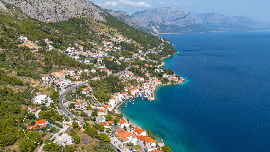 Marked position of the Villa in a very friendly neighborhood