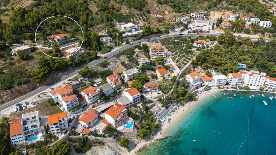 Marked position of the Villa in a very friendly neighborhood