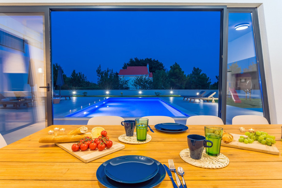 Prepare a delicious barbecue dinner and enjoy gathering with family or friends.