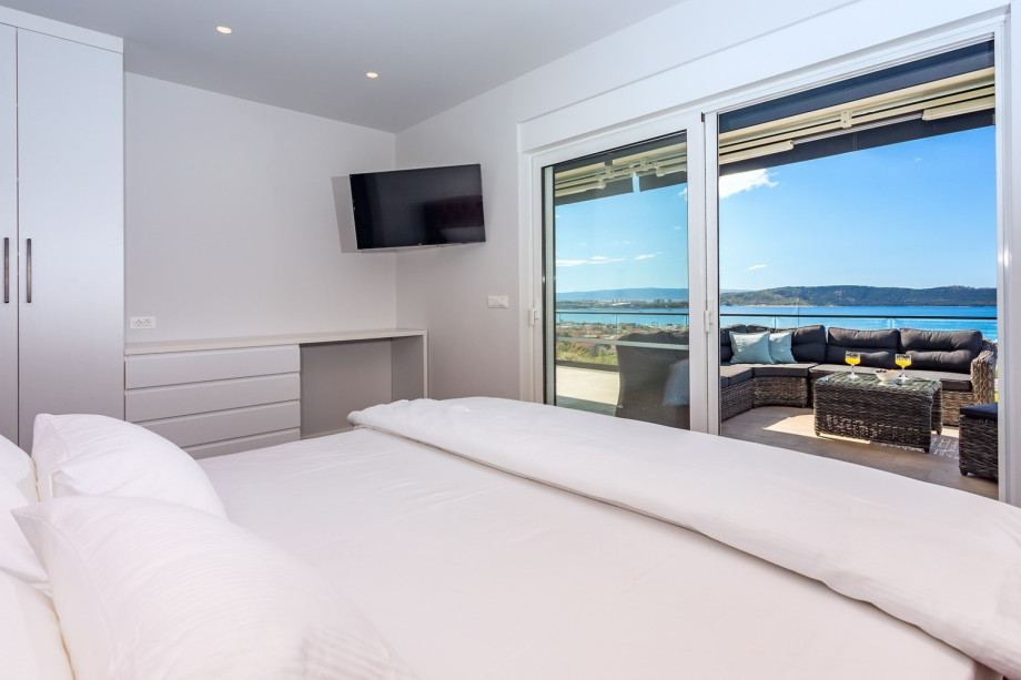 Bedroom No3 has exit to the terrace with pool and sea views (shared with bedroom No4).