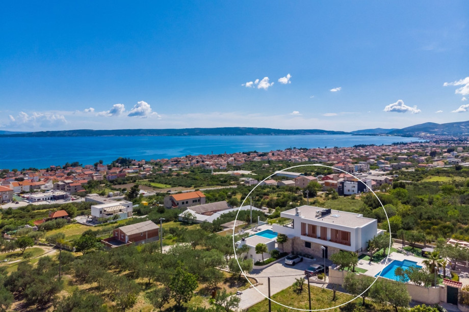 Marked position of the Villa in small place Kaštel Gomilica.
