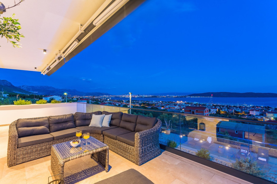 Stunning sea views and city light views, perfect views from morning till evening