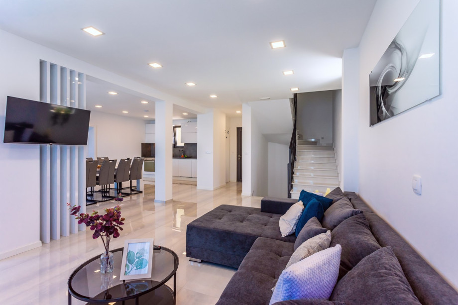 Spacious living room with a TV and exit to the terrace (ground floor)