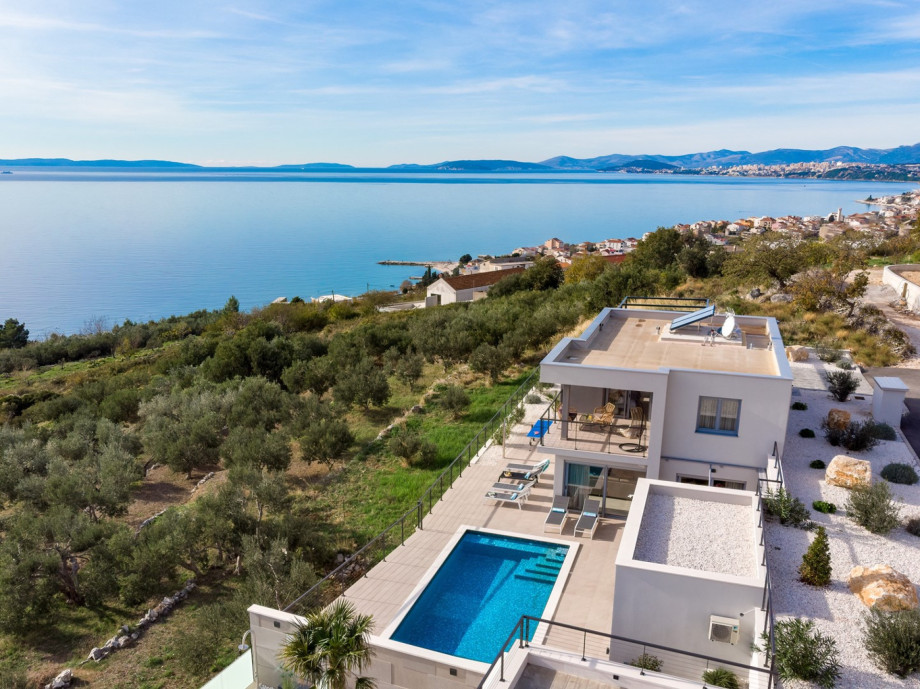 Villa Big Blue is located in the upper part of Podstrana village