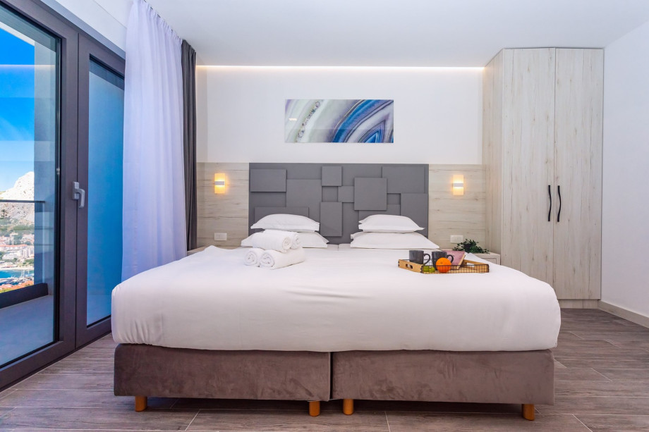 Bedroom No2 with king-size bed, TV, A/C, en-suite