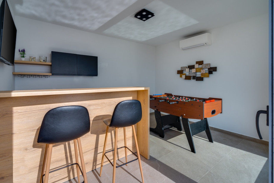 Pool bar with A/C, and TV