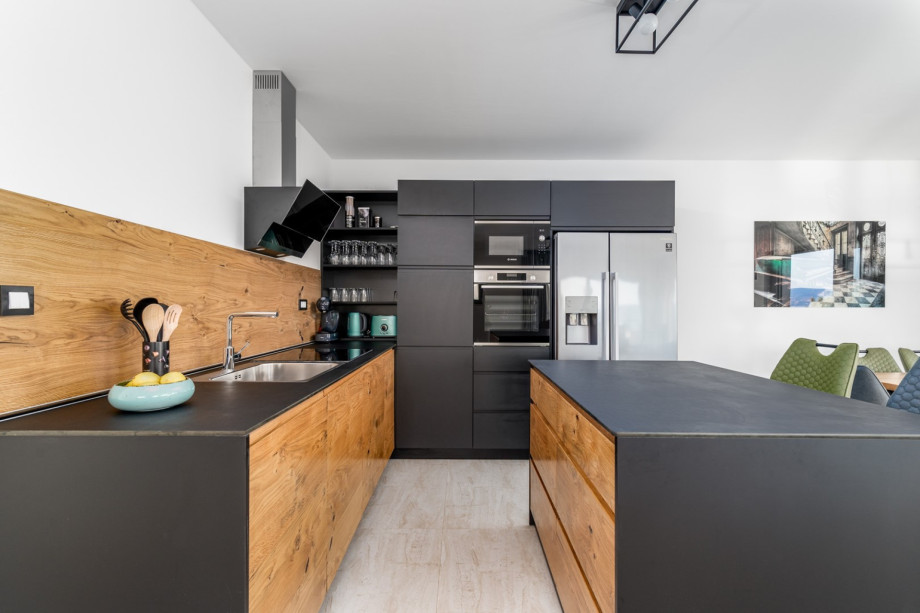 A fully equipped kitchen, with all that modern guest may need