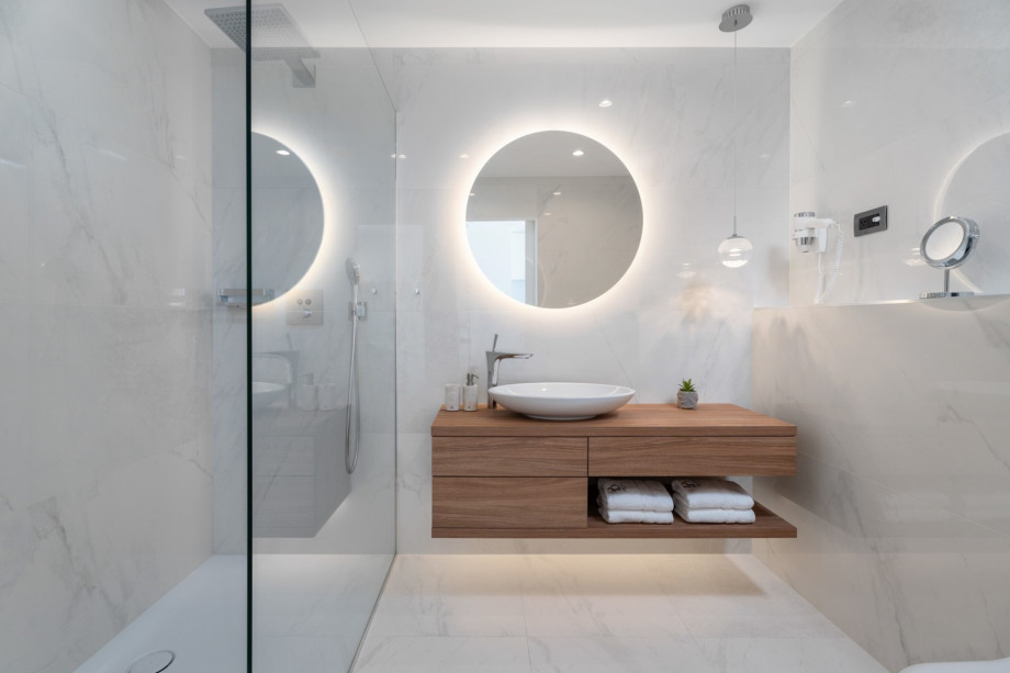 An Schlafzimmer Nr. 3 angeschlossenes Badezimmer mit Dusche 140x90