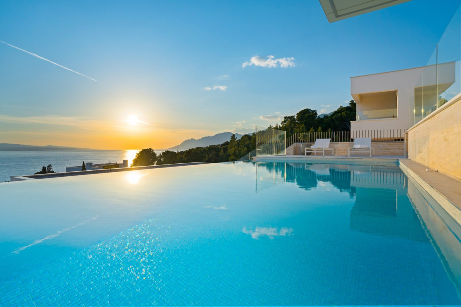 Villa is impeccably equipped in a modern and luxurious style with a stunning Seaviews