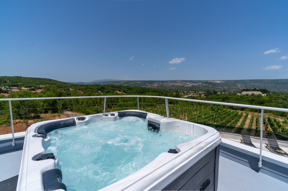 The property offers so many different areas so even larger groups could enjoy all together while barbecuing, or separately each enjoying their own preferred private moments