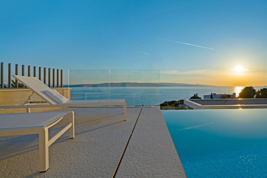 Crystal clear and warm sea, and fairly preserved environment in the heart of Dalmatia, make Baška Voda an ideal place for vacation.