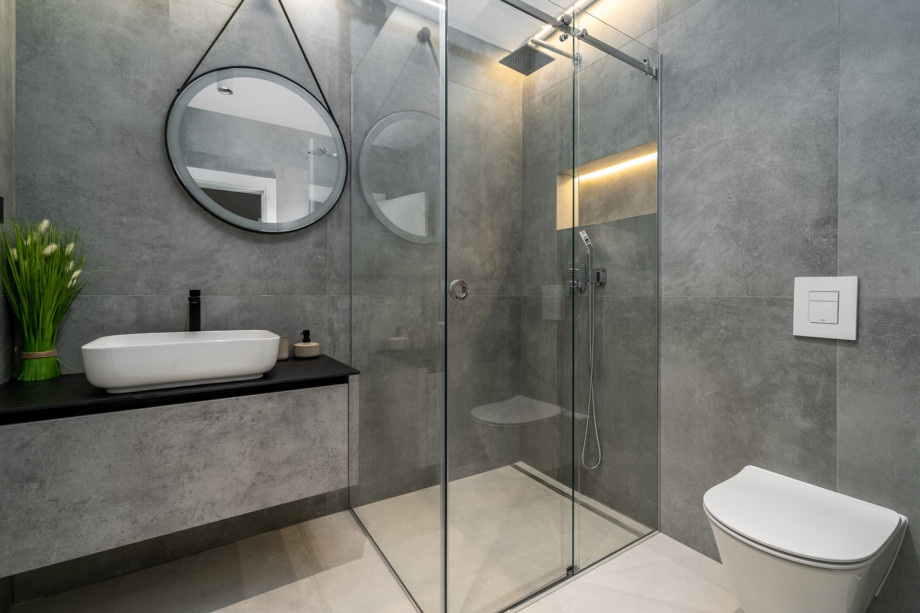 En-suite bathroom with a shower (Bedroom No4)
