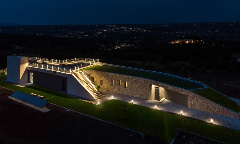 It is a very well equipped property furnished with high-quality and carefully selected materials