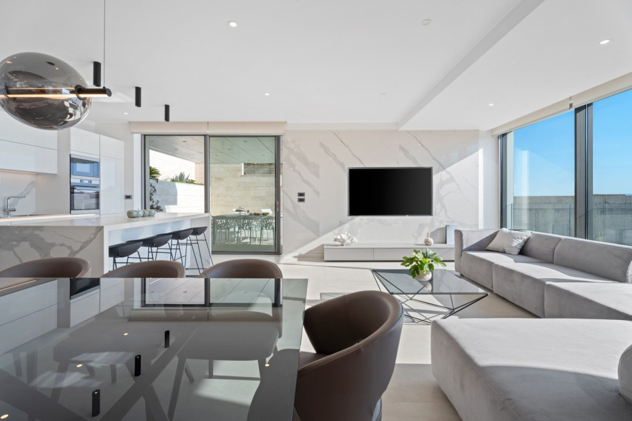 A fully air conditioned 58sqm living area connected with the outdoors with glass-to-ceiling doors
