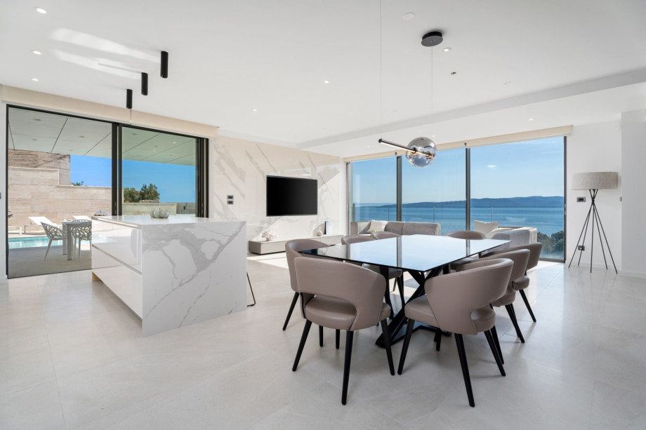 Dining area for 8 people