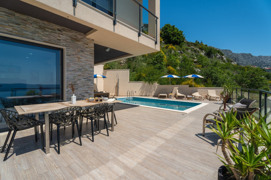 Spectacular sea views and Mediterranean atmosphere are the main highlight of this property