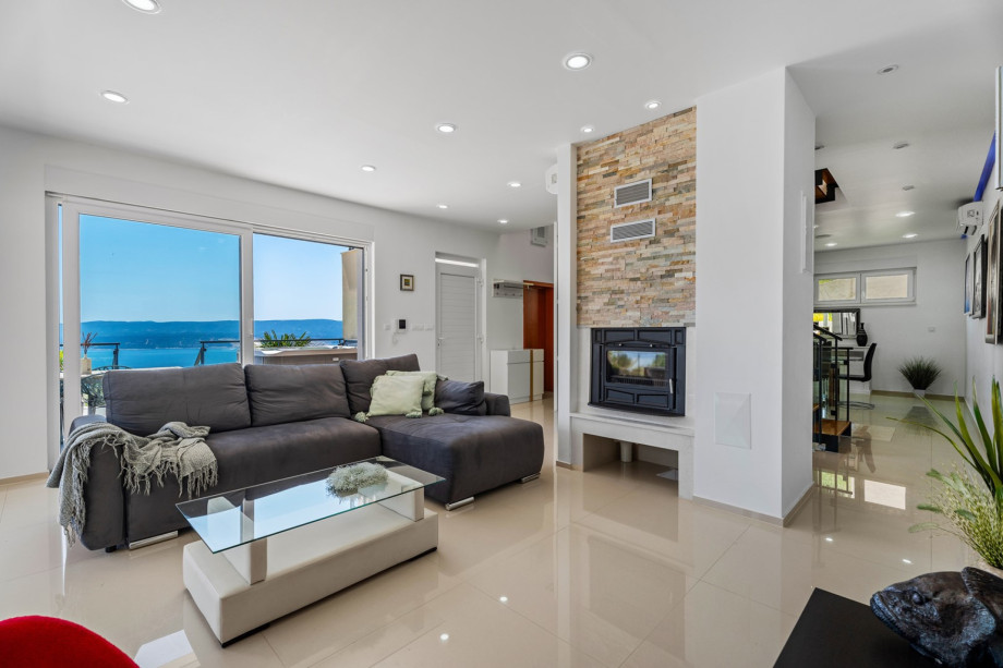 Comfortable living room with stylish furniture and a cozy atmosphere.