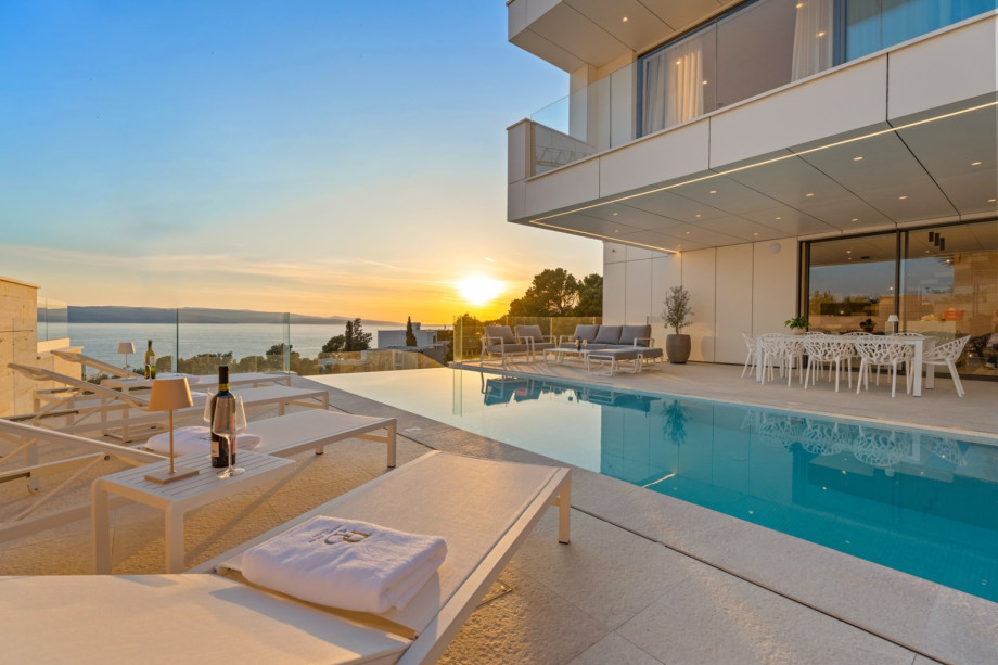 Experience is even more beautiful during the late afternoon when the sun goes down, as here are the most beautiful sunsets